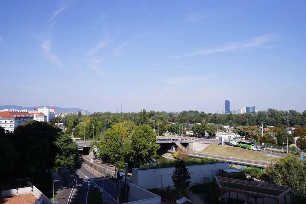 The High-Rise Condo With Pool Viena Exterior foto