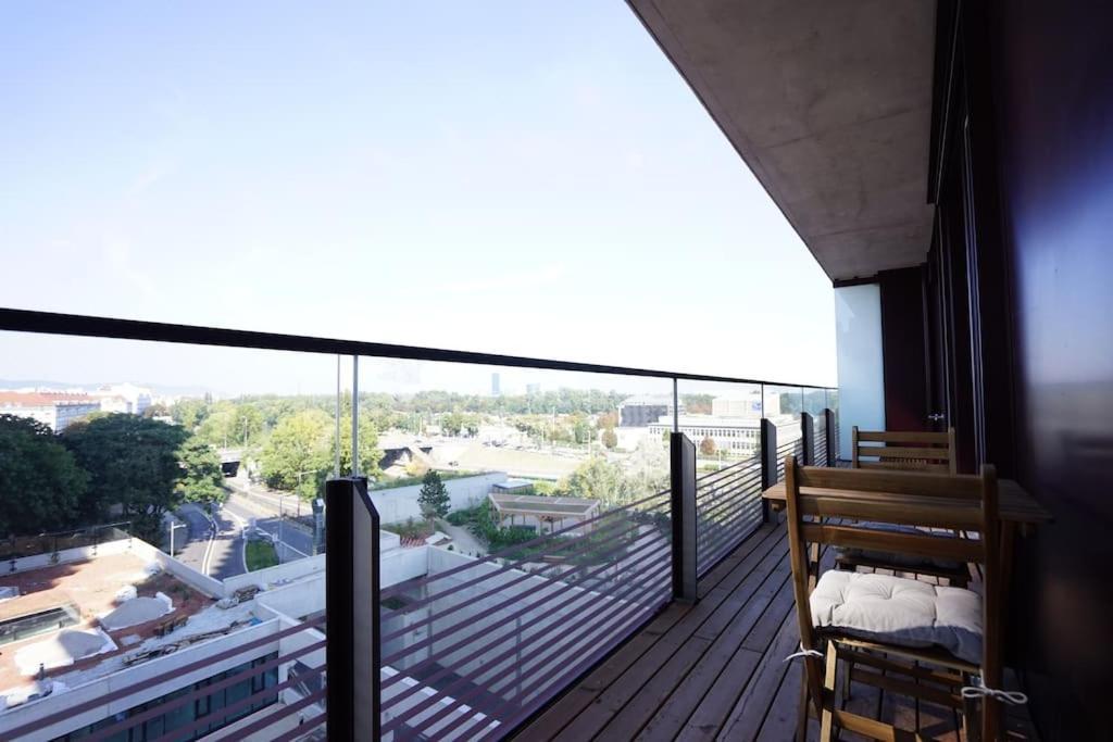 The High-Rise Condo With Pool Viena Exterior foto